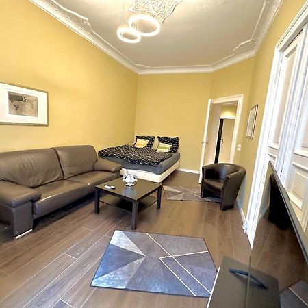 Schoenes Grosses Apartment Im Zentrum Berlins Luaran gambar